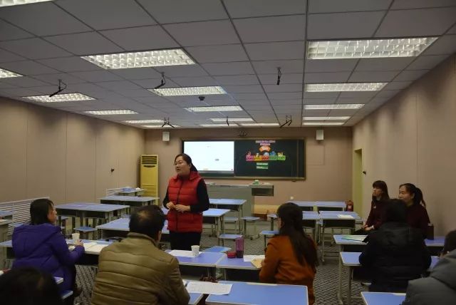 探索智慧之光，中小学智慧平台在教育改革中的新角色
