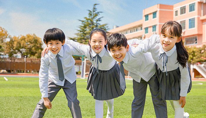 小学六年级的拥吻时光，一段纯真与成长的记忆