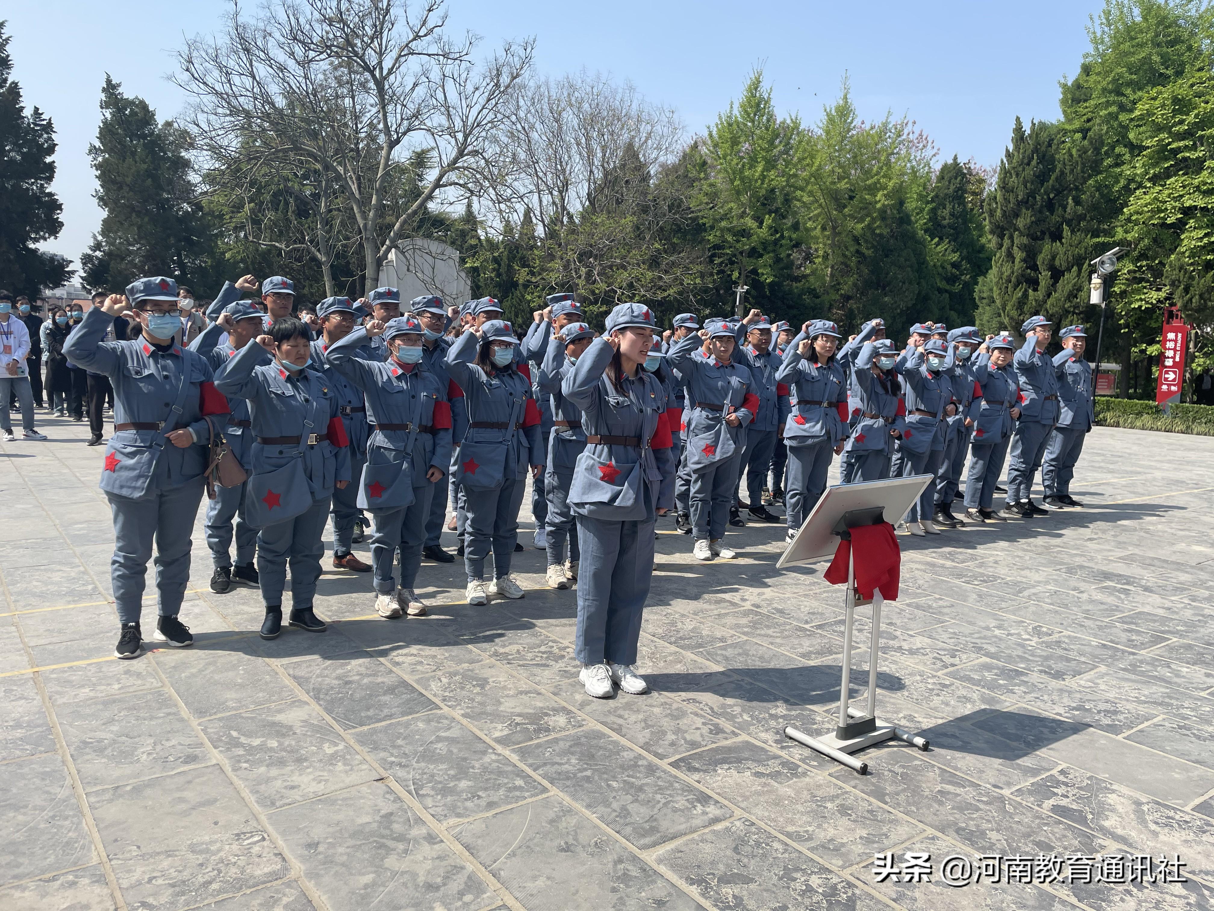 泡桐树下的成长足迹，泡桐树小学的温馨记忆