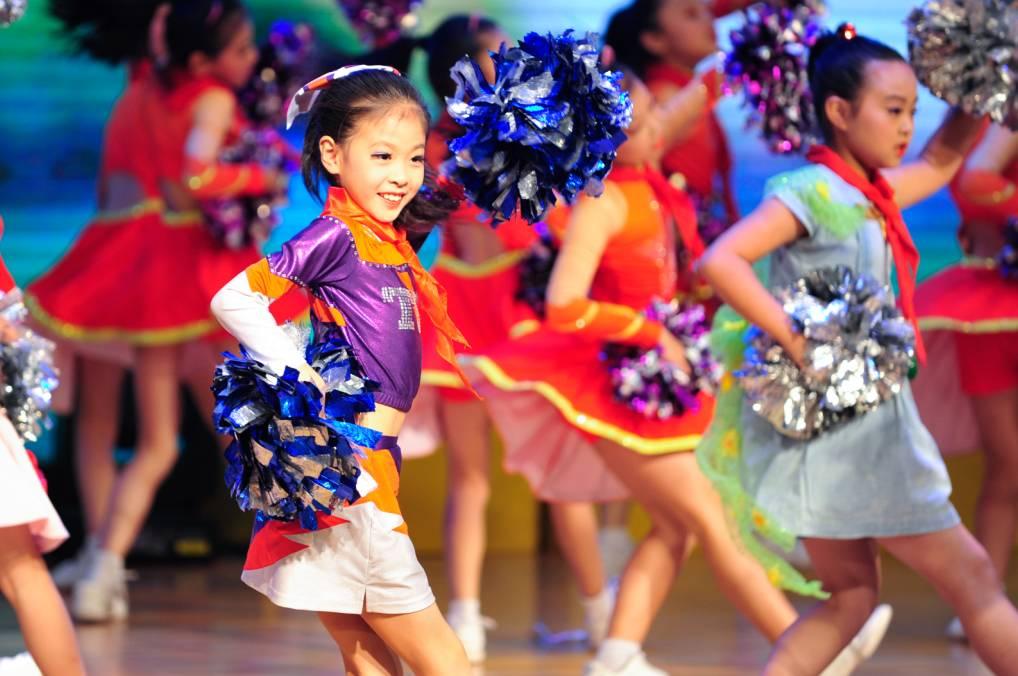 育英小学，播种希望，培育未来的摇篮