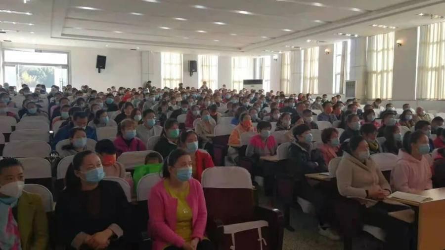 小学家长会家长发言稿，携手共进，为孩子的未来铺路