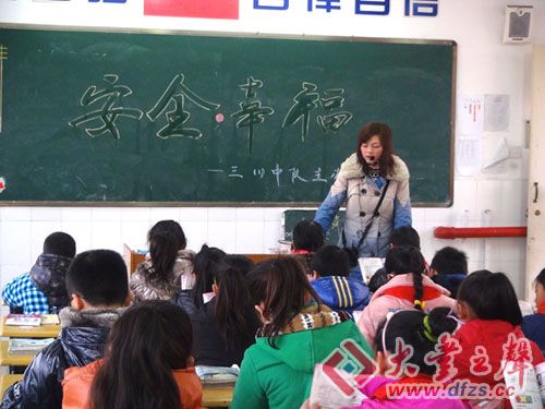 筑起安全防线，小学生交通安全教育的必要性与实践策略