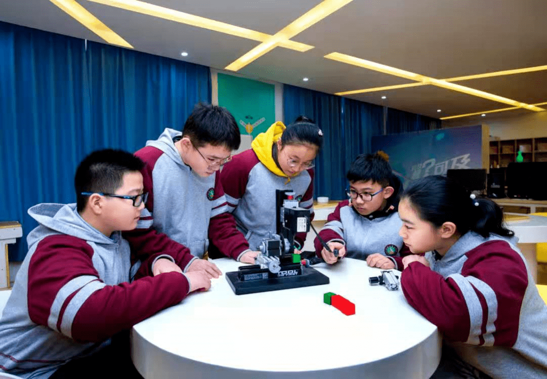 智慧中小学，重塑教育未来，点亮智慧之光