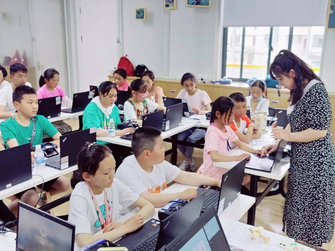 激发兴趣，寓教于乐，小学生学英语的探索与实践