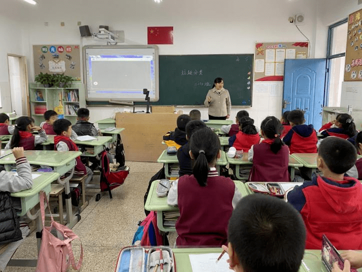哲商现代实验小学，培育未来之星的智慧摇篮