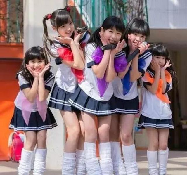 小学生穿比基尼，社会现象的反思与引导