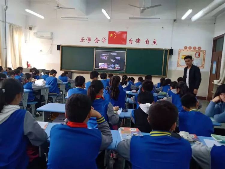 小学美术教学工作总结，创意与色彩的交融