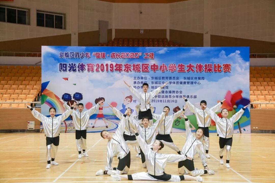 阳光下的旋律，小学生第三套广播体操七彩阳光的活力篇章