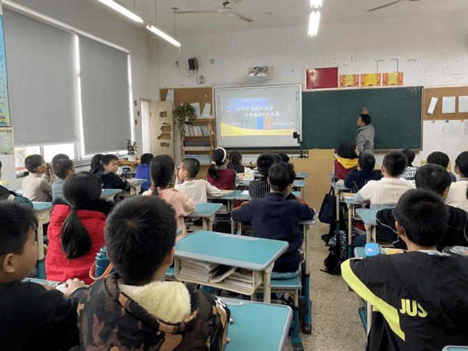 哲商现代实验小学，培育未来之星的摇篮