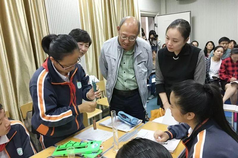 小学班主任工作随笔，在爱与责任中成长