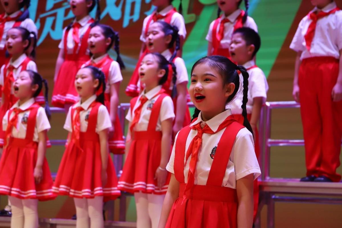 小学校长2023年度述职报告，携手共进，筑梦未来