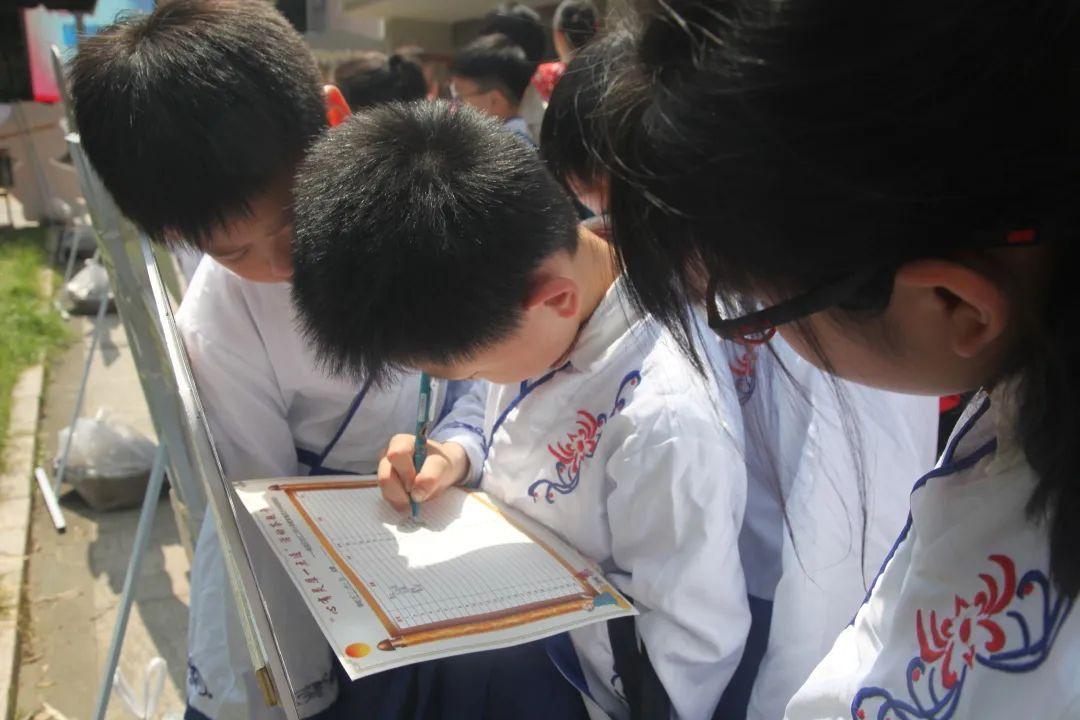 小学二年级学生评语，点亮成长的每一颗星