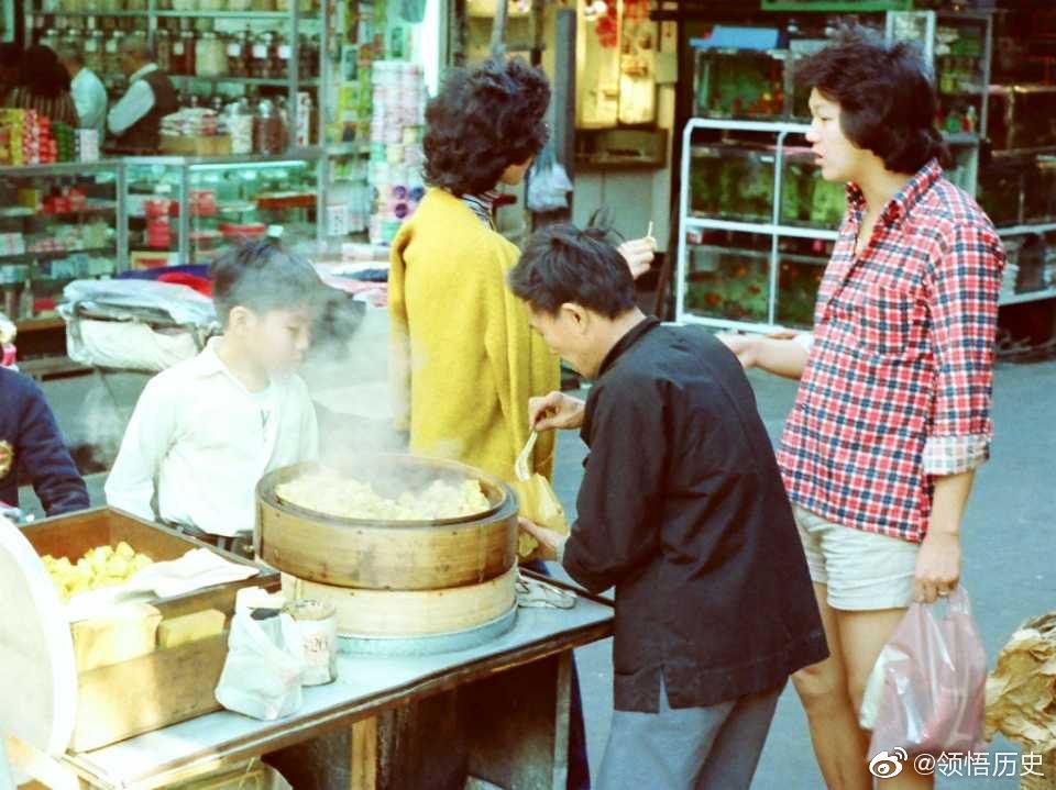 香港水果奶奶，旧版资料图片中的温馨记忆