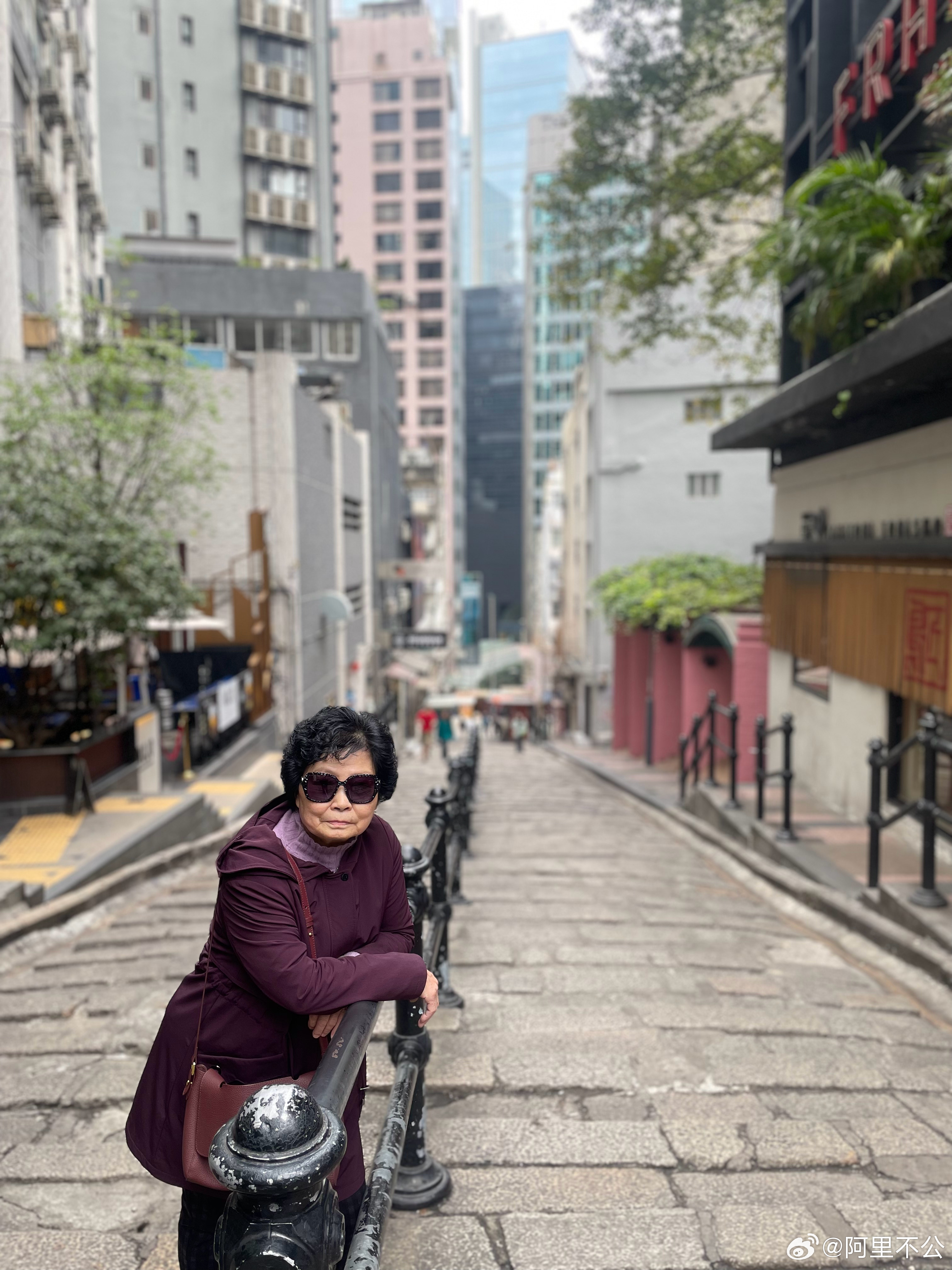 探访香港2019年水果奶奶的最新风采，从街头到网络的甜蜜传奇