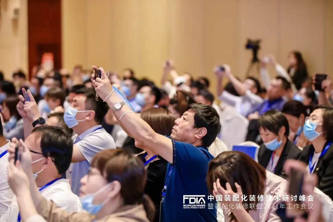 天下釆彩，与你同行，共创精彩天下彩与您同行