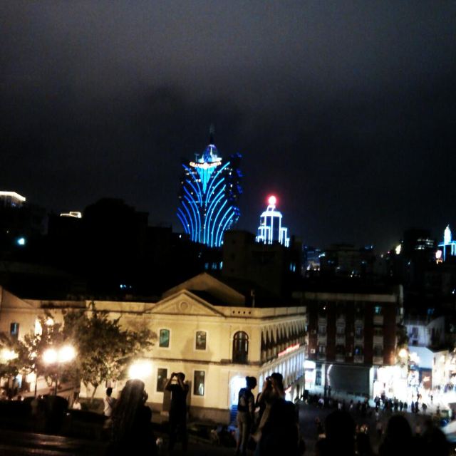 澳门夜色中的神秘马今天澳门晚上出什么马什么生肖爱吃冰淇