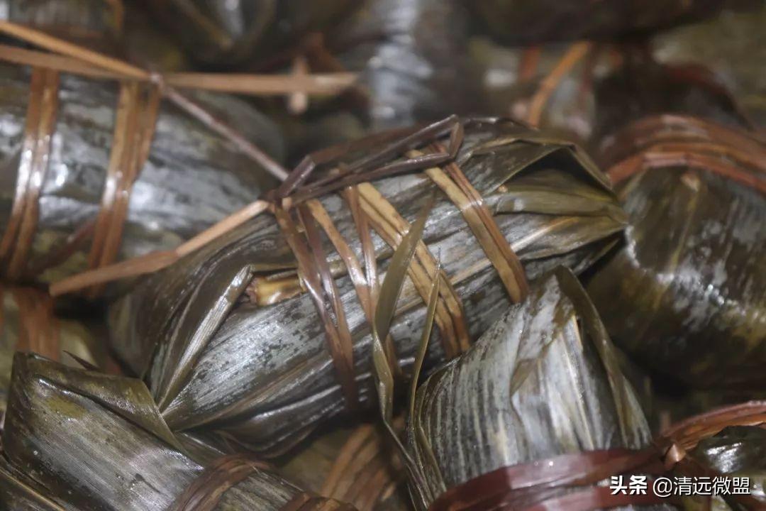 撕掉她的外衣3免费特色